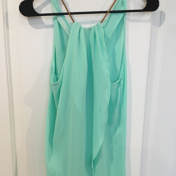 New Venus top Size XS , high low chain detail top in mint - Picture 3 of 3